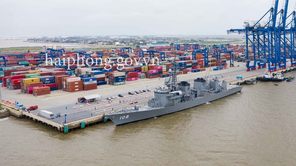 Đội tàu lai TCM hỗ trợ lai dắt tàu hộ vệ AKEBONO thuộc Lực lượng Tự vệ trên biển Nhật Bản thăm thành phố Hải Phòng