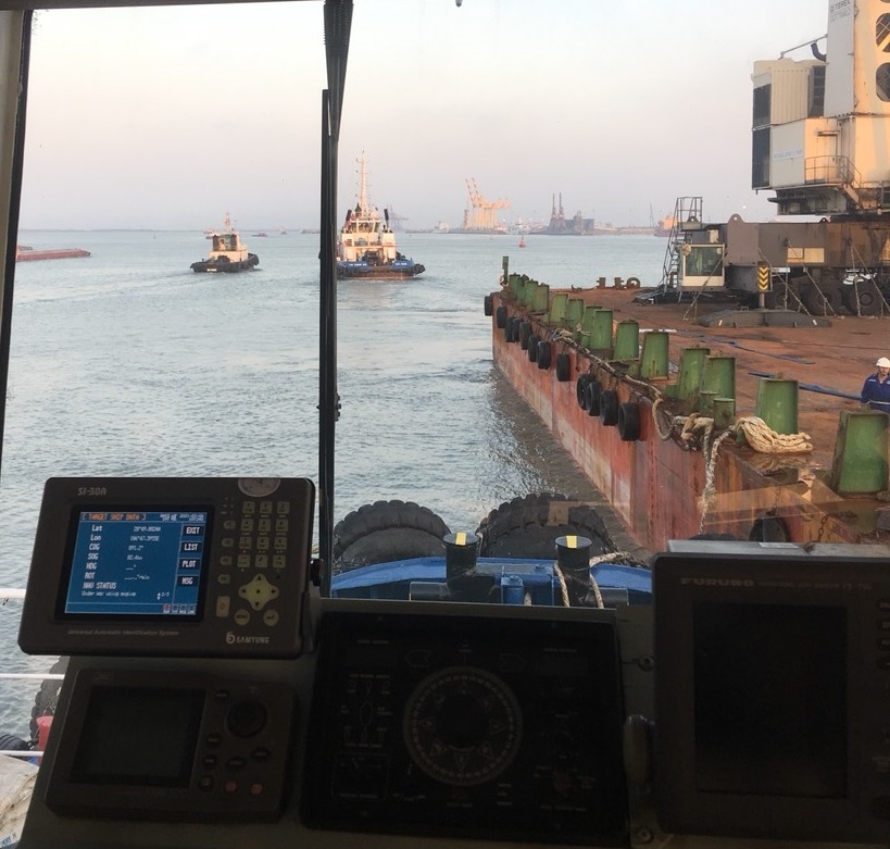 TCM assists to carry crane from Nam Hai Dinh Vu port to Nam Dinh Vu port