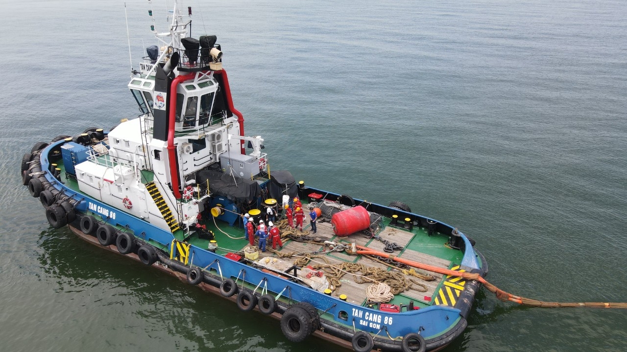 Assistance for re-connect Viet Dragon 68 to mooring buoy