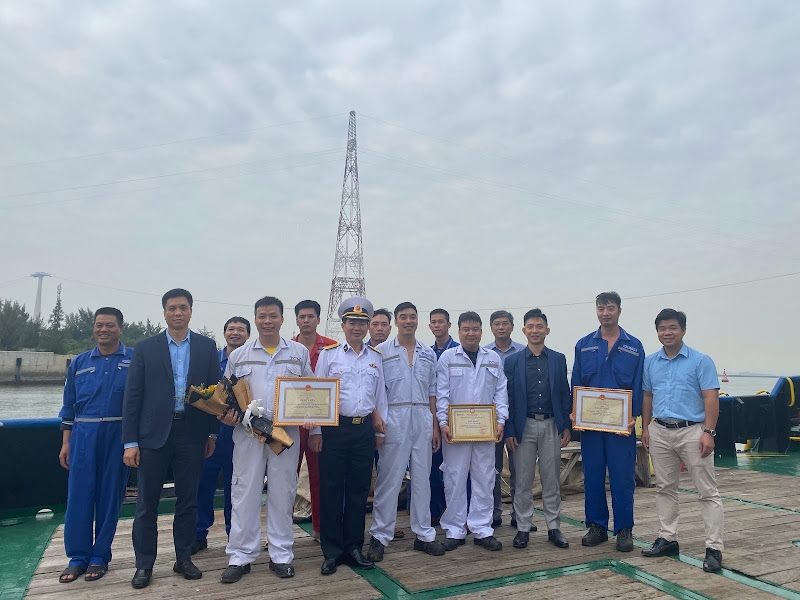 Commendation ceremony for the fleet with achievements in salvage and emergency response service